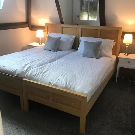 The Clock Tower High Street. Nothing Average Here! 斯基普顿