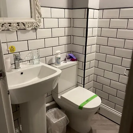 The Clock Tower High Street. Nothing Average Here! Apartmán *