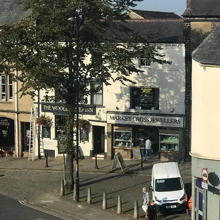 The Clock Tower High Street. Nothing Average Here! Apartman Skipton