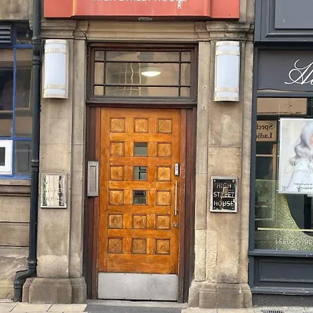 The Clock Tower High Street. Nothing Average Here! Apartman Skipton
